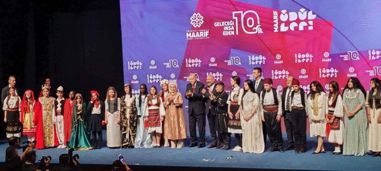 Nxënësja Dorela Elmazi nga Zhelina përfaqëson Maqedoninë e Veriut në Ankara të Turqisë, promovon kulturën dhe traditat shqiptare