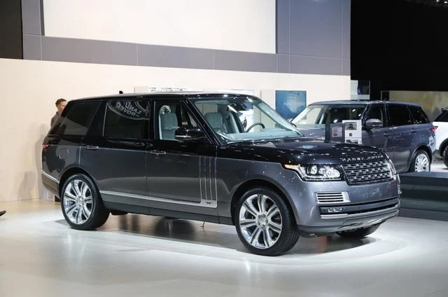 Vidhet një Range Rover në Tetovë me targa zvicrane