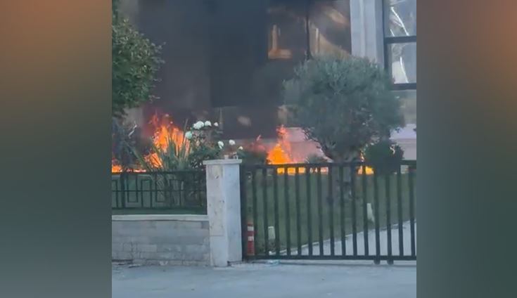 Revolta përfshin dhe Kurbinin! Protestuesit hedhin molotov, i vënë flakën pjesës së jashtme të bashkisë