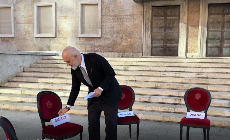 Rama vendos karriget me mbishkrimin “Dialog” para Kryeministrisë