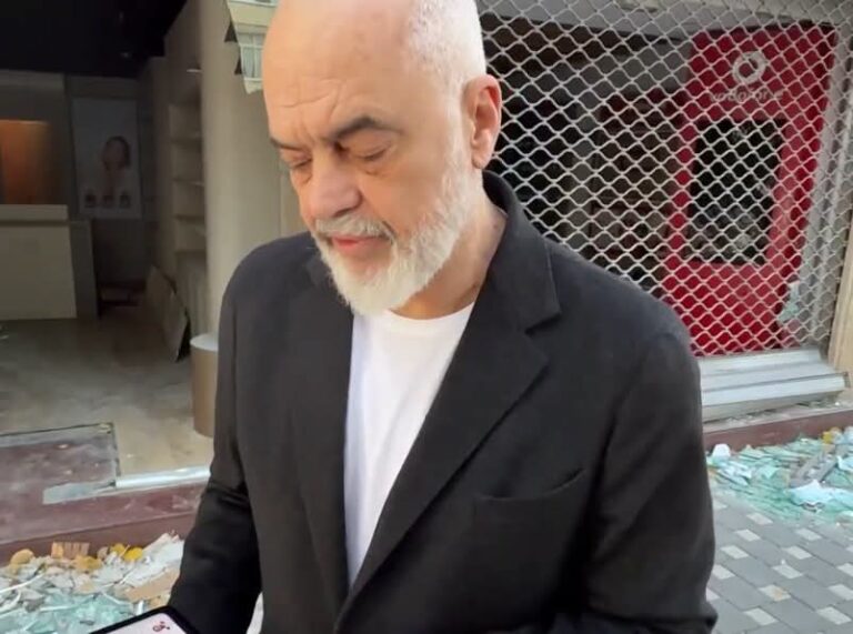 Protestat/ Rama: Do t’i vijmë në ndihmë biznesit të vogël, ankim në e-Albania për dëmet