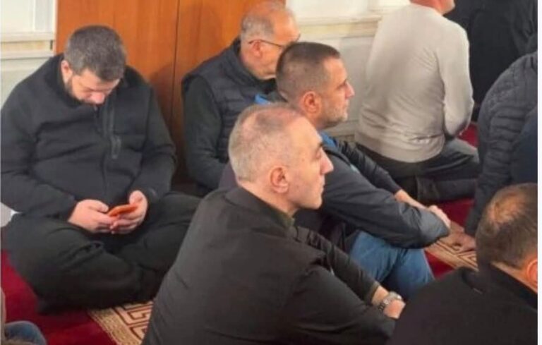 Artan Grubi shfaqet për herë të parë në publik pas lirimit, fali xhumanë dje në Butel