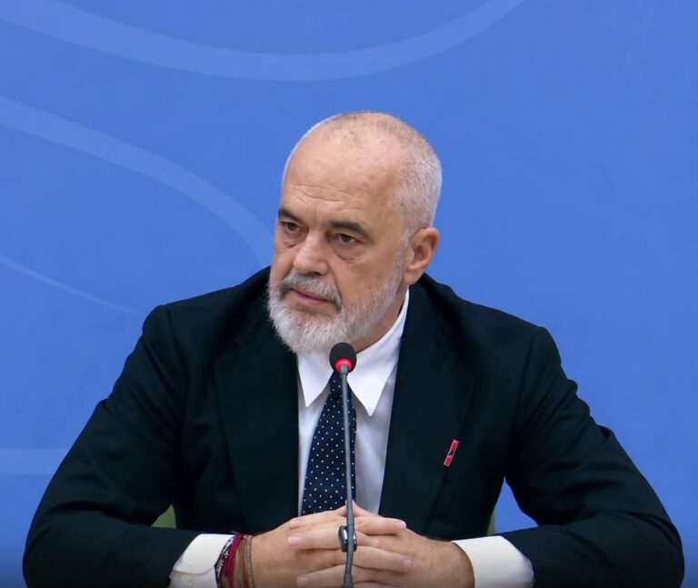 “Brez Tik Tok-u që nuk lidhin dot 7 fjalë bashkë”/ Rama sulmon protestuesit: Janë ‘pengje! Qënie të verbra, njerëz pa shkollë