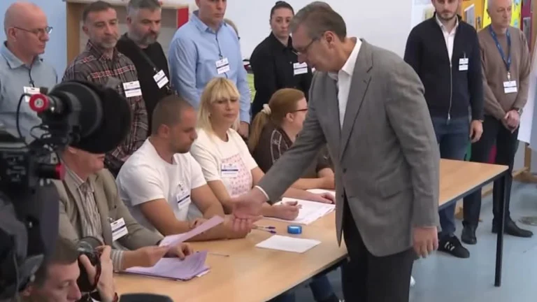 ”Ai e dinte që kishte mbaruar”, thotë ish bashkëpunëtori i Vuçiqit i cili ia dha fletën e votimit