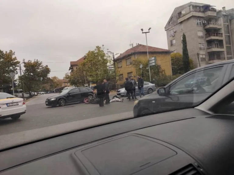 Aksident në Shkup: Përplasen vetura dhe motoçikleta, lëndohet motoçiklisti