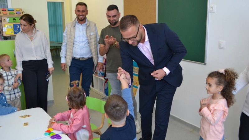 hristijan-mickoski-dhe-daut-memishi-neser-hapin-zyrtarisht-cerdhen-foleja-ne-pershefce