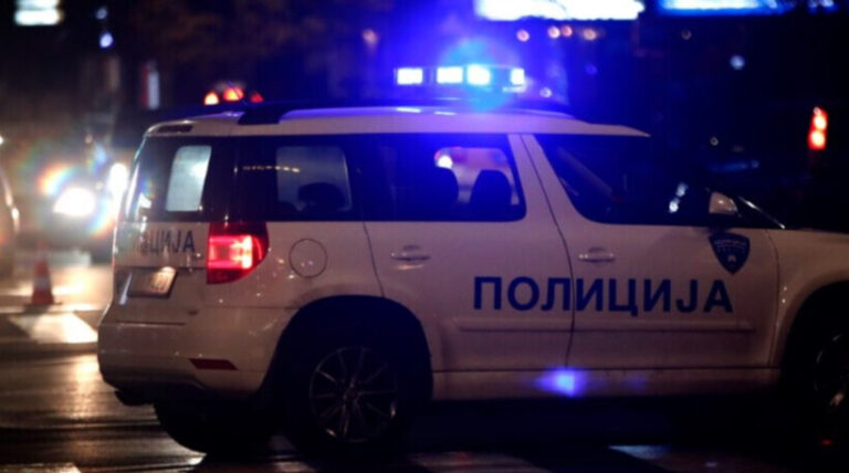 Vetura në pronësi të Spitalit të Gostivarit godet këmbësoren pranë Urgjencës, 63-vjeçarja pëson lëndime të rënda