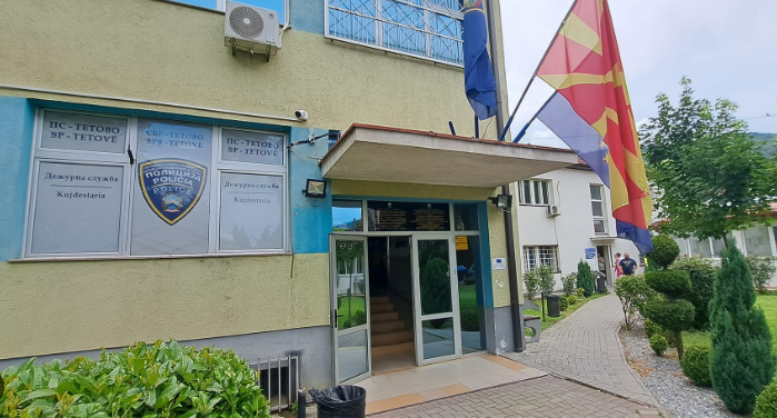 Ndjekja e motrës që ishte “arratisur” me një veturë përfundon me aksident dhe arrestimin e vëllaut, voziste pa leje