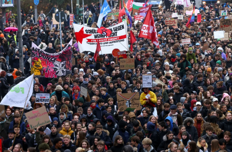 Mbi 45 mijë studentë në protesta kundër shërbimit të detyrueshëm ushtarak në Gjermani: Nuk do të marrim pjesë në luftërat tuaja