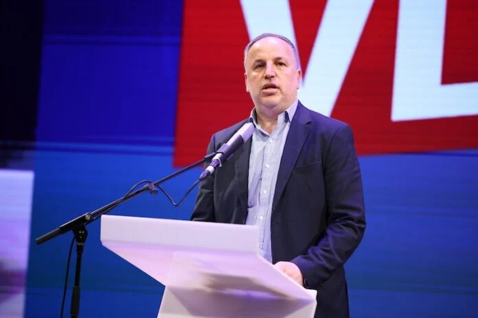 Adnan Azizi: Ballkani i Hapur po perëndon, aleatët e Ahmetit mblidhen për t’i dhënë zemër njëri-tjetrit