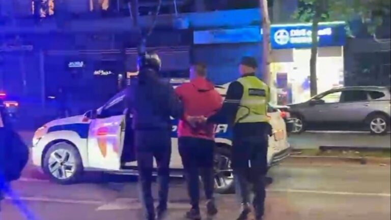 Pas tensioneve në protestën e studentëve, policia nis shoqërimet; mbi 35 të arrestuar deri më tani