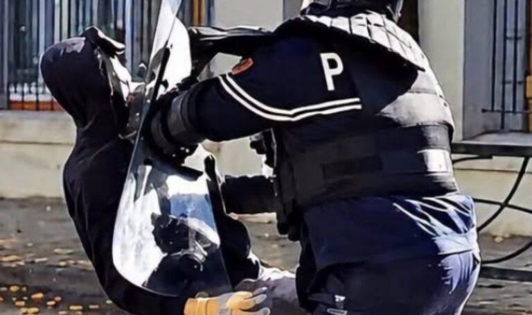 Ia përplasi kokën polici, i riu humb kujtesën dhe dëmtoi vertebrat