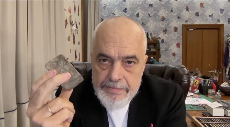 Tirana zgjohet në ankth, Rama me gur në dorë shpall armiq në vend që të japë përgjigje