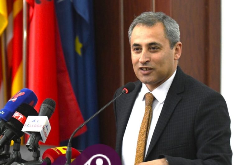 Ahmeti doli kundër protestave në Tiranë, reagon Çejku: Ju kujtoj “çelësin e Tiranës” nga lali Eri, por ti humbe zgjedhjet dhe ai shkoi në burg!