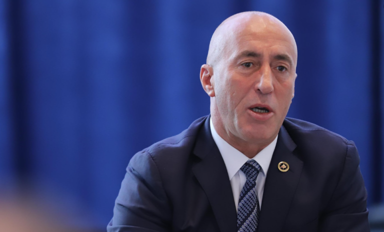 Haradinaj e quan Kurtin “sundimtar”: Protestuesve u dha gaz lotsjellës e dajak