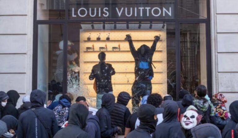 Çanta Louis Vuitton, parfume e produkte kozmetike, platformat online ‘mbushen’ me artikuj të vjedhur gjatë trazirave në Francë