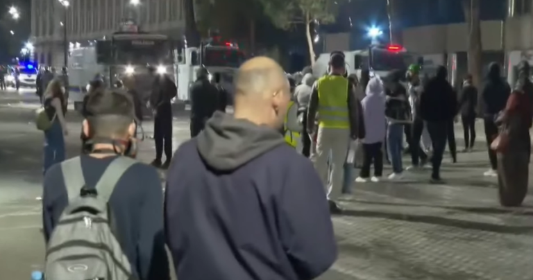 Qetësohet situata, protestuesit mblidhen sërish në bulevard