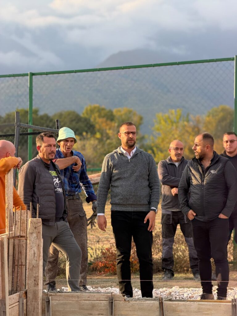 Daut Memishi viziton stadiumin e Nerashtit, Komuna e Tearcës do të mbështesë projektin