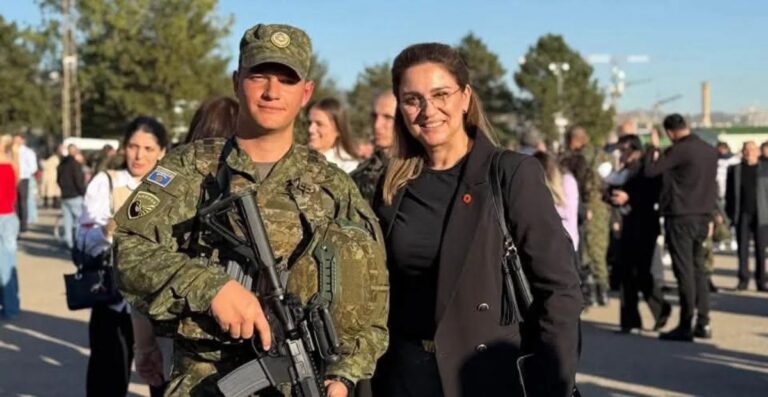 Nipi i “10-shit të UÇK-së”, betohet si ushtar i FSK-së – ishte ndër rekrutët me arritjet më të larta akademike