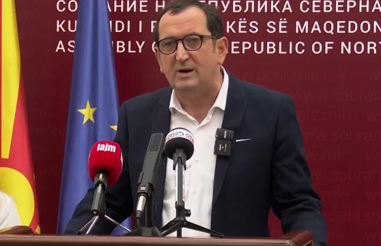 Qoku: I japim fund kontratave, dorëzova projektligjin për rregullimin e statusit të punonjësve të administratës