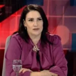 Saranda Imeri Stafai pyet Taravarin: Qeveria që e quaje më të keqe se ajo e Gruevskit, si u bë e përshtatshme për punësimin e bashkëshortes?