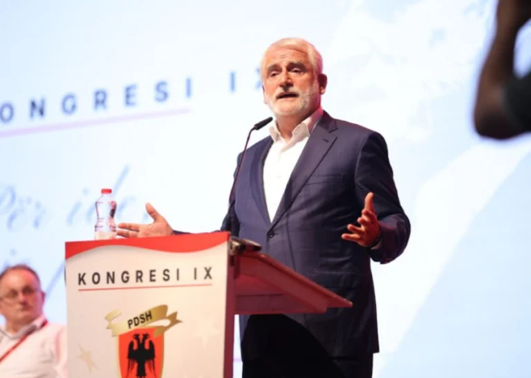 Thaçi thirrje shqiptarëve: Nëse partitë tuaja s’kanë kauzë, shkoni te ato maqedonaset