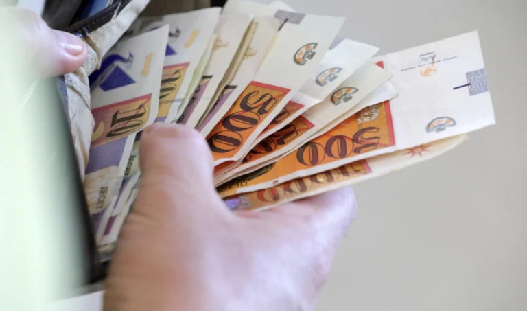 Mashtrim me platformë të rreme investimi! Qindra qytetarë të prekur, kallëzim penal ndaj dy personave