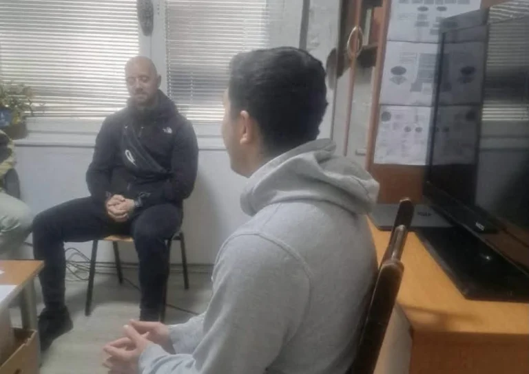 Burgu nuk e ndal dijen: I dënuari në Ohër përfundon me sukses shkollën e mesme