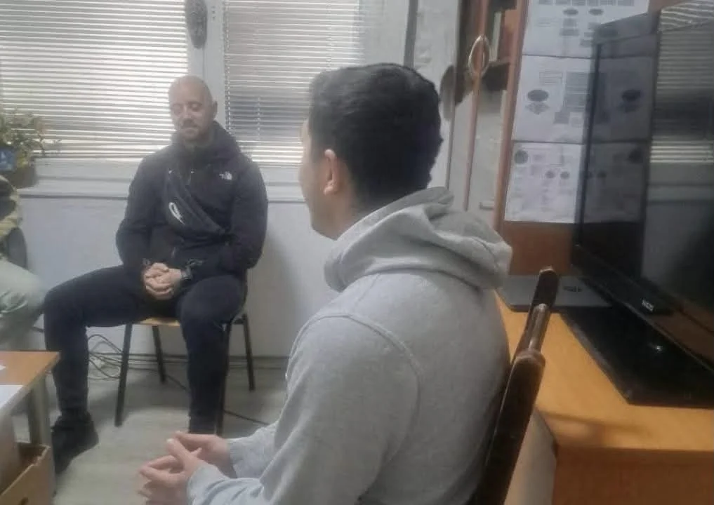 Burgu nuk e ndal dijen: I dënuari në Ohër përfundon me sukses shkollën e mesme