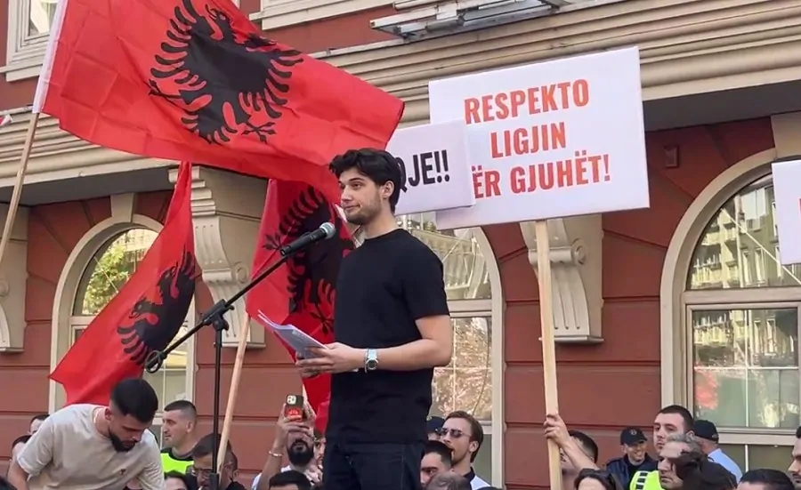 Ademi i reagon Dimitrievskit për jurisprudencën në shqip: Nuk e keni lexuar Kushtetutën e Maqedonisë