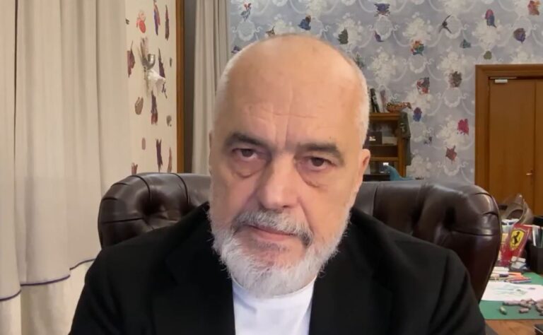 Edi Rama reagon pas refuzimit të dialogut nga studentët: Jam në dispozicion