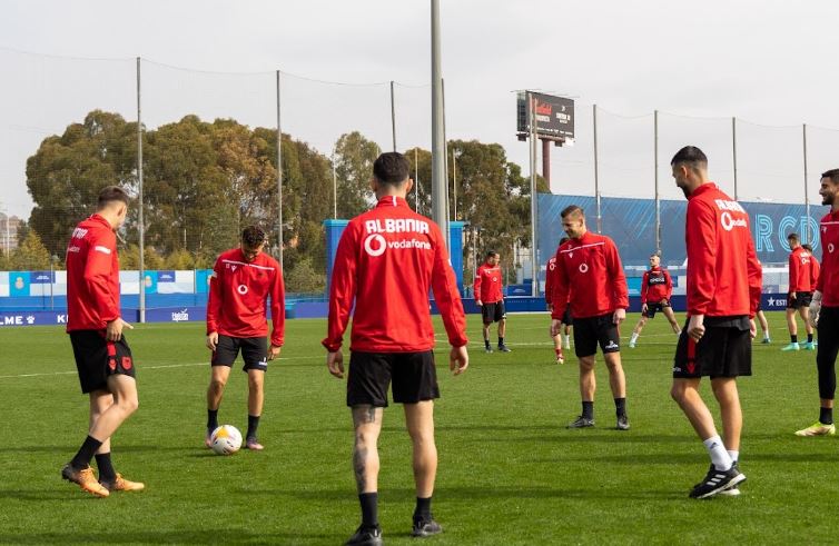Shqipëria pranë një tjetër përforcimi në mbrojtje? Ish-futbollisti i Kosovës pajiset me pasaportë shqiptare!