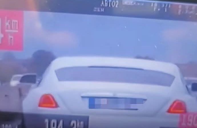 Me 194 km/h me “Rolls-Royce” në autostradën Gostivar–Tetovë, arrestohet shoferi 44-vjeçar