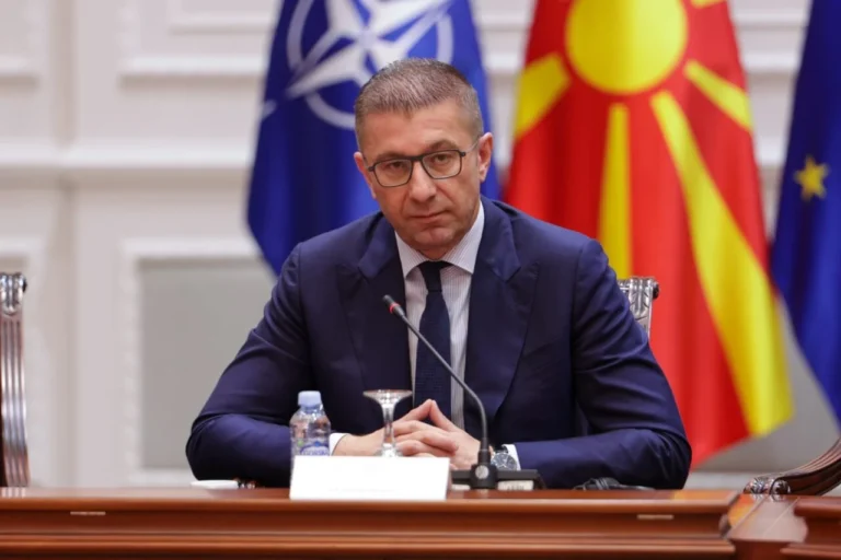 Mickoski paralajmëron arrestime të reja të ish funksionarëve, ja për çfarë vepra?