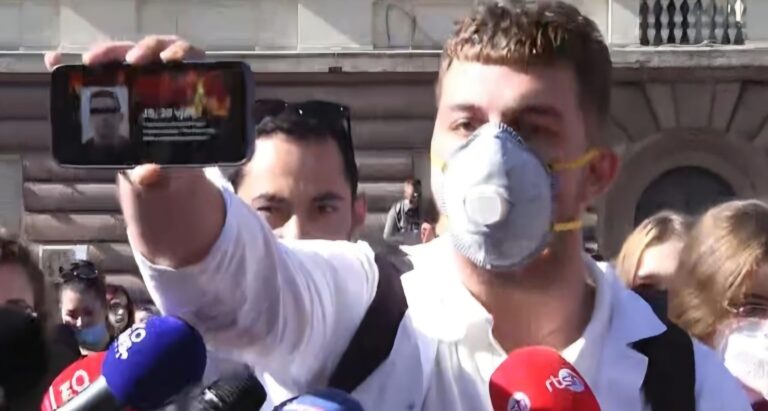 Studenti i shkëlqyer i Mjekësisë i shpall nga Rama si kriminel në TV, i riu i përgjigjet në shesh: Jam me mesataren 10!