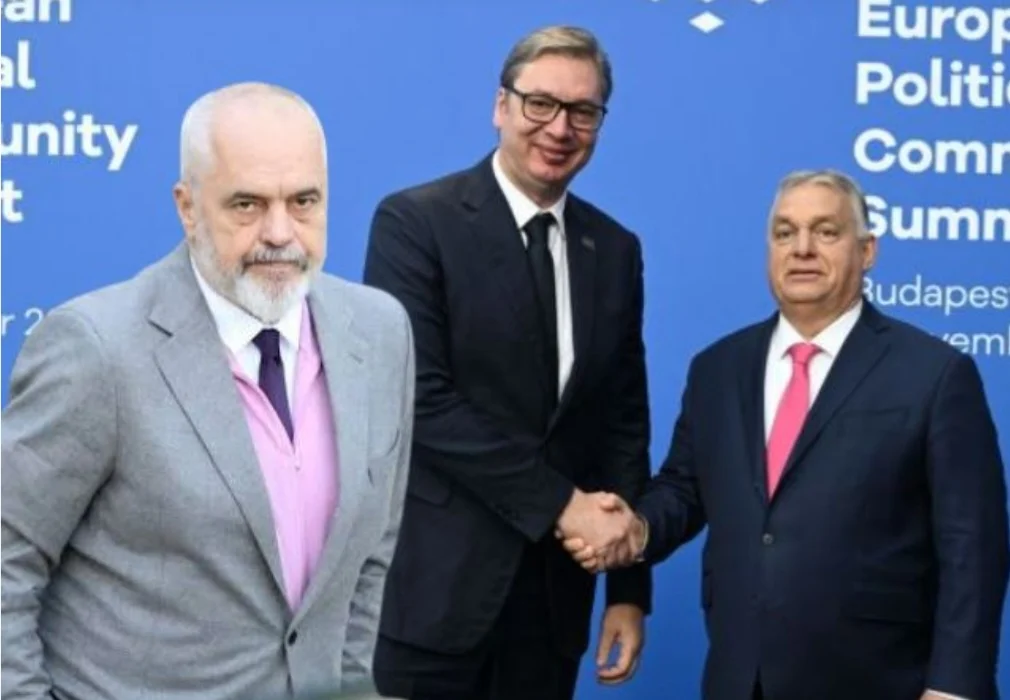 renia-e-autokrateve-me-protesta-pas-orbanit-dhe-vuciqit-radhen-e-ka-rama