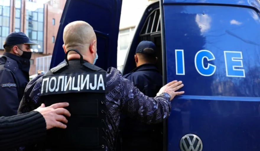 E kërcënuan me publikimin e materialeve komprometuese  i kërkuan 10 mijë euro   arrestohen tre shkupjanë 