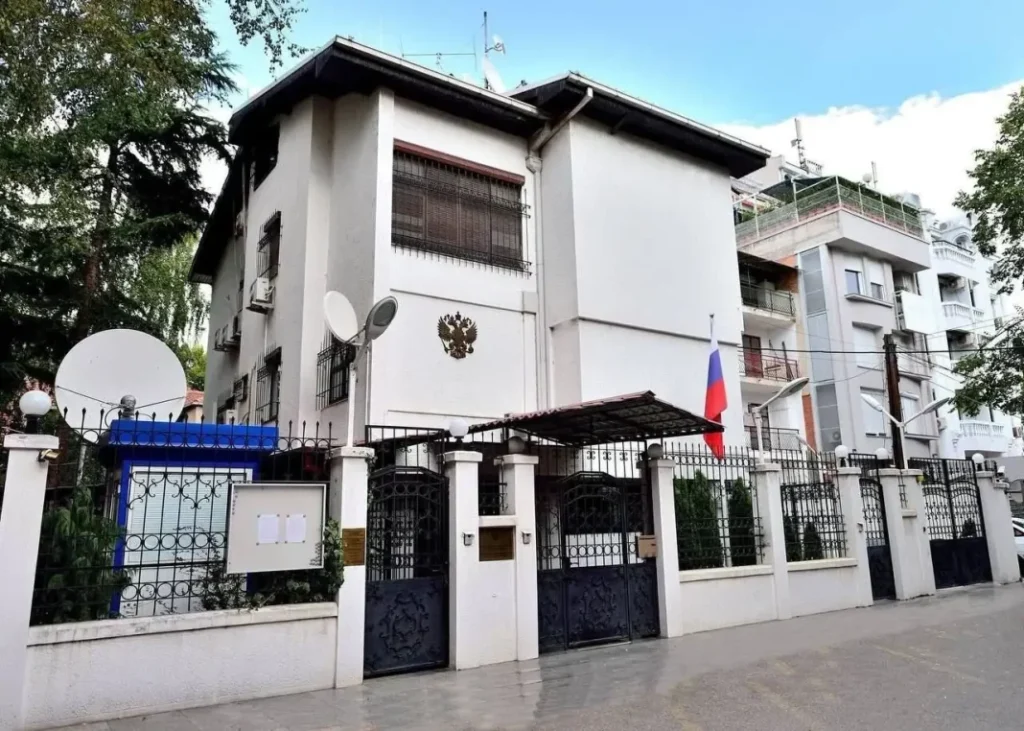 Ambasada ruse mohon përfshirjen në rrjetin e dyshuar propagandistik në Maqedoni